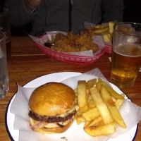 Das Jobangebot gefeiert (man bemerke das kostenlose Wasser)