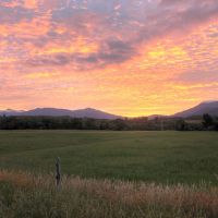 Wunderbarer Sonnenuntergang nach dem Heaphy Track (HDR Foto)