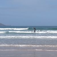 Lukas beim Surfen in Curio Bay