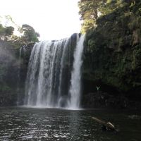 Lukas unter den Rainbow Falls